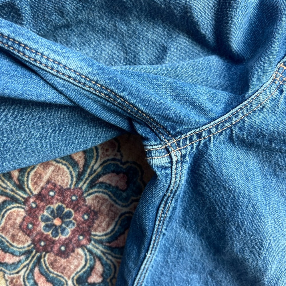 American Eagle Outfitters low rise ultra wide leg strives jeans, EUC, sz 8 short - Picture 6 of 6